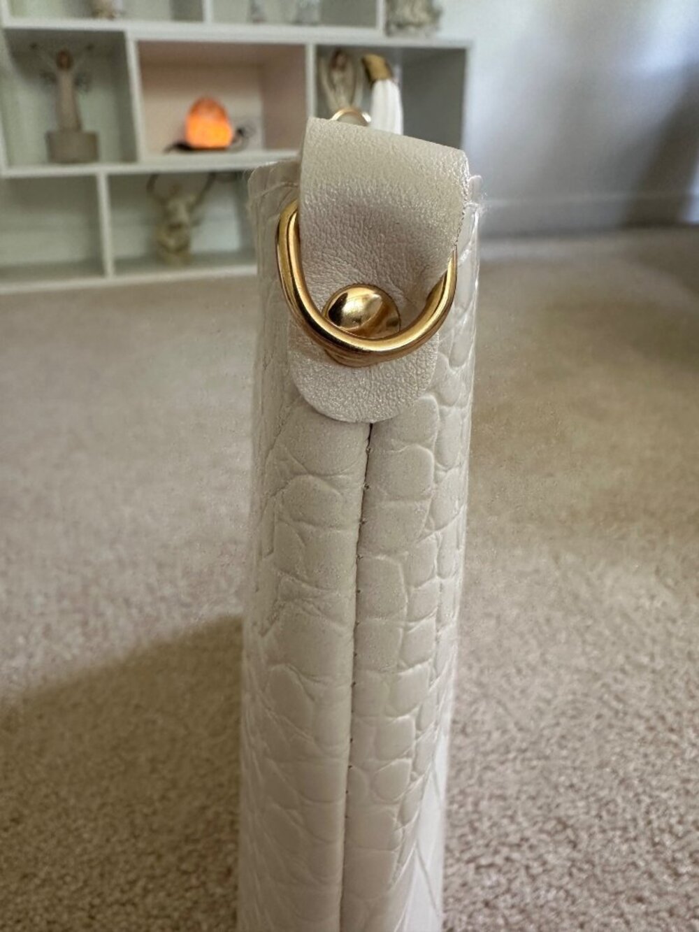 Sunnycity Milano Italy White Faux Croc Shoulder Bag With Gold Accents - Picture 7 of 16